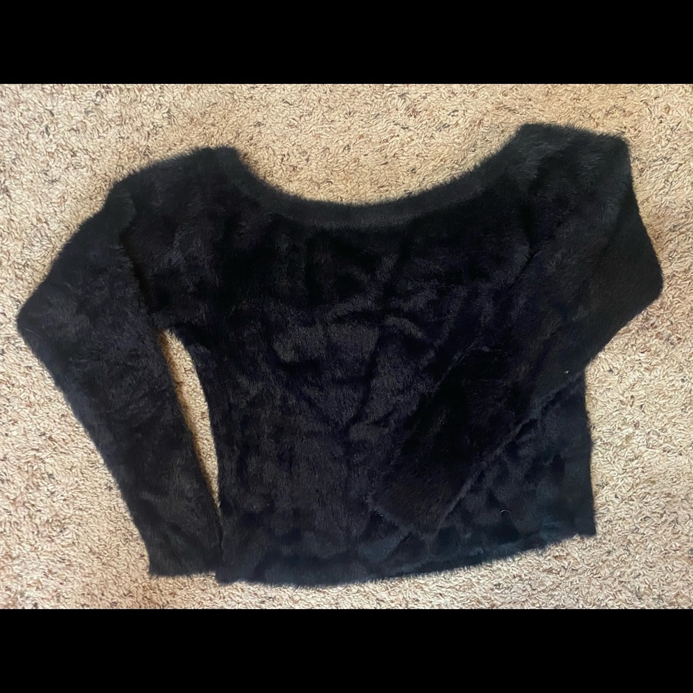 Divided Size Large Fuzzy Crop Sweater